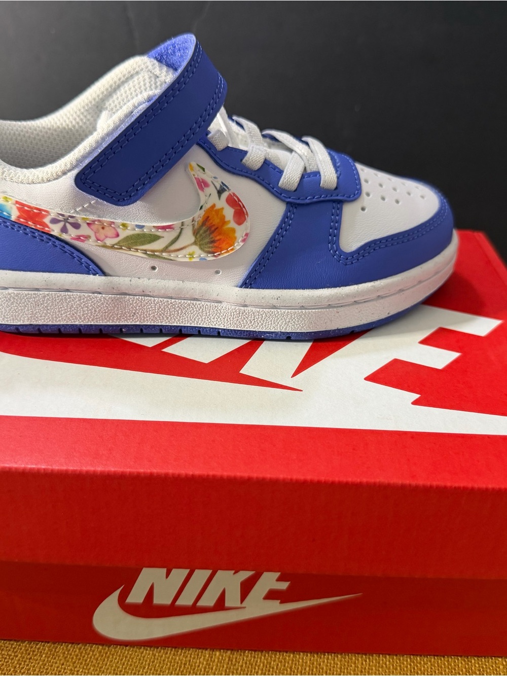 Nike Kids White & Blue Floral Swoosh Low-Top Sneaker